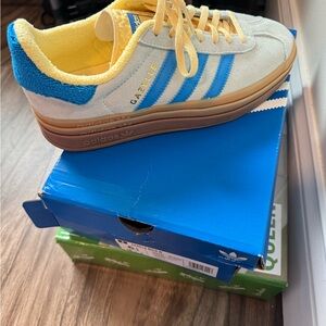 Brand New Adidas Gazelle bold 6.5 they are too big for me!